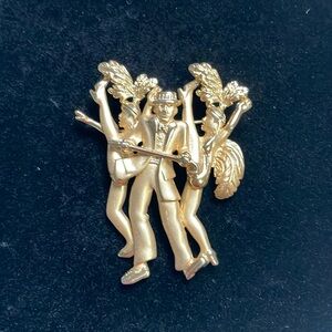 Vintage Chorus Line Brooch in a Gold Tone